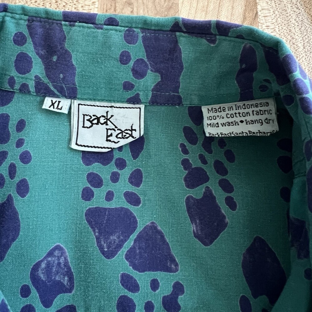 Back East Short Sleeve Button Up Shirt 100 Cotton Batik Fish Print Green Blue XL - Picture 3 of 6